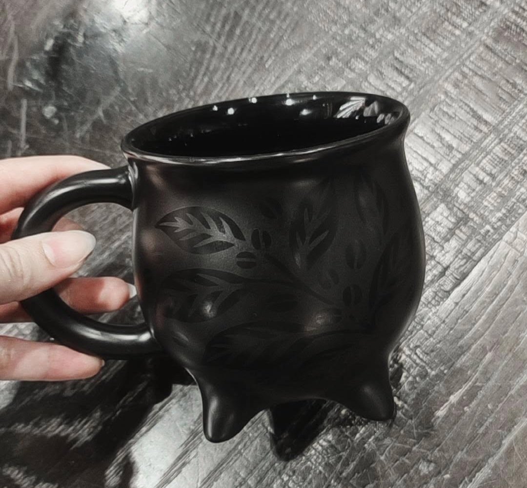 mlncholicdoll's tweet photo. new spooky mug for tea. obsessed w it https://t.co/oY3tIMfg4T