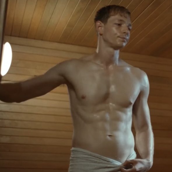 ssulmisu's tweet photo. if i had a nickel for every time mike faist was sweaty and beautiful in a sauna i’d have two nickels which isn't a lot but it’s a blessing to have happened twice https://t.co/xxevrty6YU