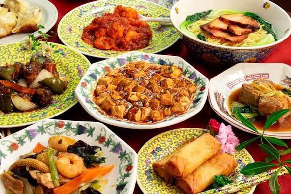 kasufan's tweet photo. ★ 「中国料理」と「中華料理」の違い★一般的な使い分けとして、「中国料理」は本場・中国での作り方を日本で変えずにそのまま提供する料理を指す。一方、「中華料理」はラーメンや炒飯、焼き餃子などのように日本人が色々と改良して、日本食に近い形にまで中身を変えて提供する料理を指す。 https://t.co/jebbRjWzjP