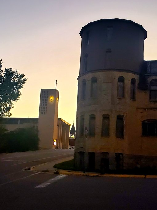 GnomonChronicl1's tweet photo. #TwoYearsAgo
Good morning from Ely, Minnesota
Saturday, 28 September 2024
6:47 am
40°F (4°C), Wind SE at 2 mph (3 km/h), 96% Humidity
Skies clear
View to the east-northeast from Camp Street showing (L to R): Catholic church, Methodist church, remains of Tanner's Hospital https://t.co/N303FFeWK4