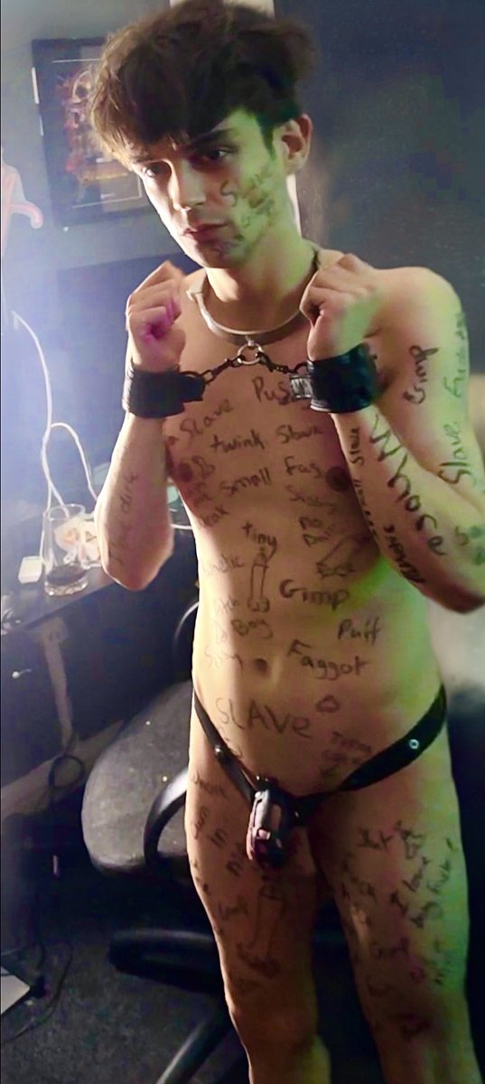 LucaTw1nk's tweet photo. This is the image I present to the world and my straight friends - masculine, confident, cocky.

But secretly, THIS is what I really am. This is where I belong.  Just a pathetic locked slave. The words say the truth.

RT this so the world can see how pathetic I’ve become. https://t.co/jzHM5axmPO