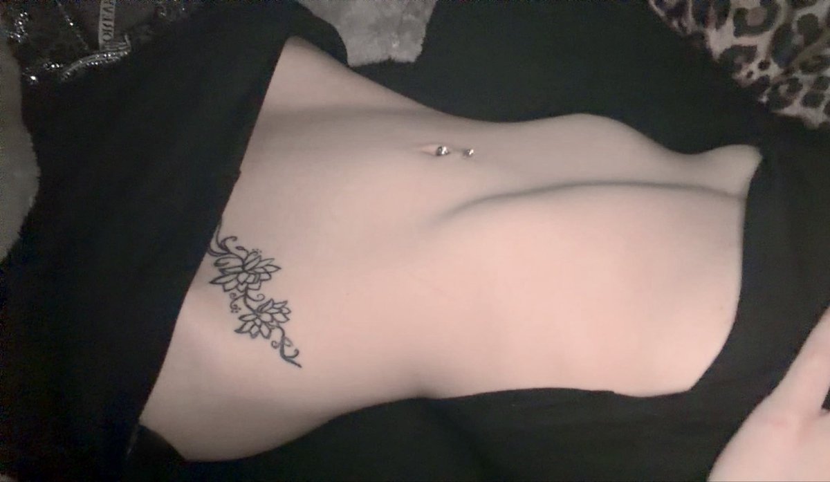 exotic_friut's tweet photo. #edrtwtㅤ #ricecaketwt #bodycheck my bf was laying on me and was complaining about how “sharp” i felt

i’m still riding that high https://t.co/by8vXykHWg