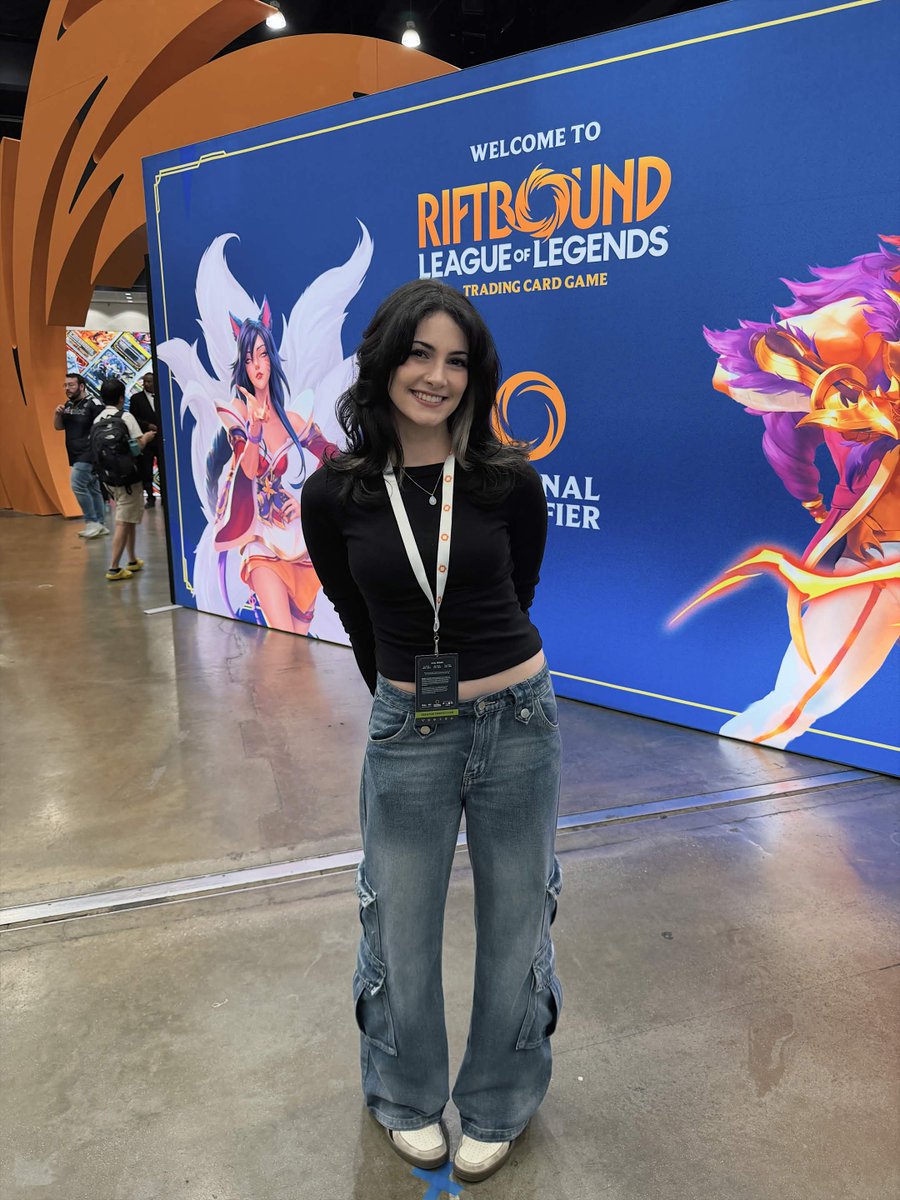 Xumiiz's tweet photo. I may have went 1-3 at #RQLA but I had an amazing time! super grateful to have great experiences and meet incredible people. looking forward to competing again! 
 
thank you @DimiccoDiana for making this event @playriftbound possible and having me ♡ https://t.co/hMIuFMLppw