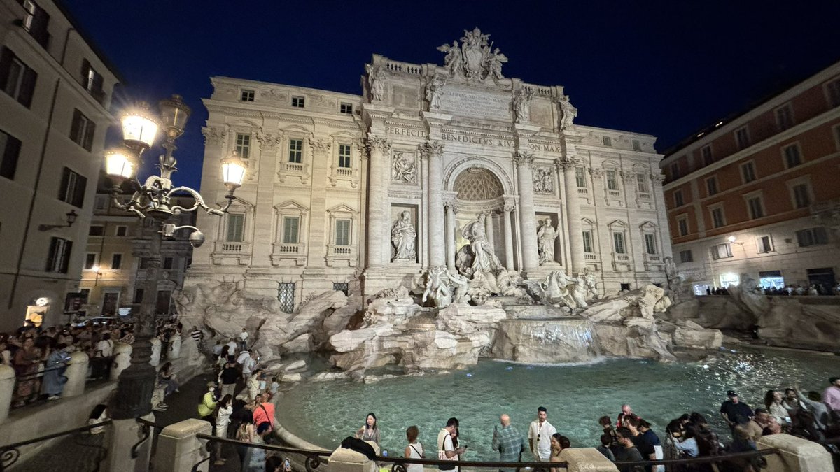 ChiefKeith's tweet photo. Good night from #Rome! #arwx #Italy https://t.co/UYzfWAcwKY