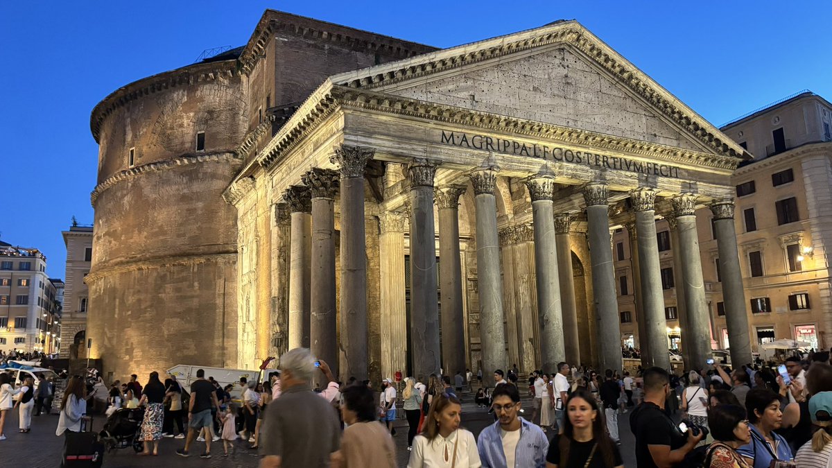 ChiefKeith's tweet photo. Good night from #Rome! #arwx #Italy https://t.co/UYzfWAcwKY