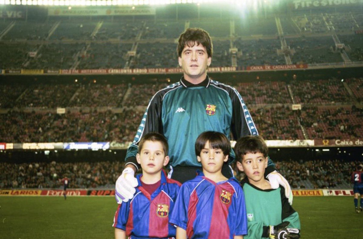 Barca_Archive's tweet photo. Sergio Busquets with his brothers and father, Carles Busquets, at Camp Nou, 1993. https://t.co/353osu7zQG