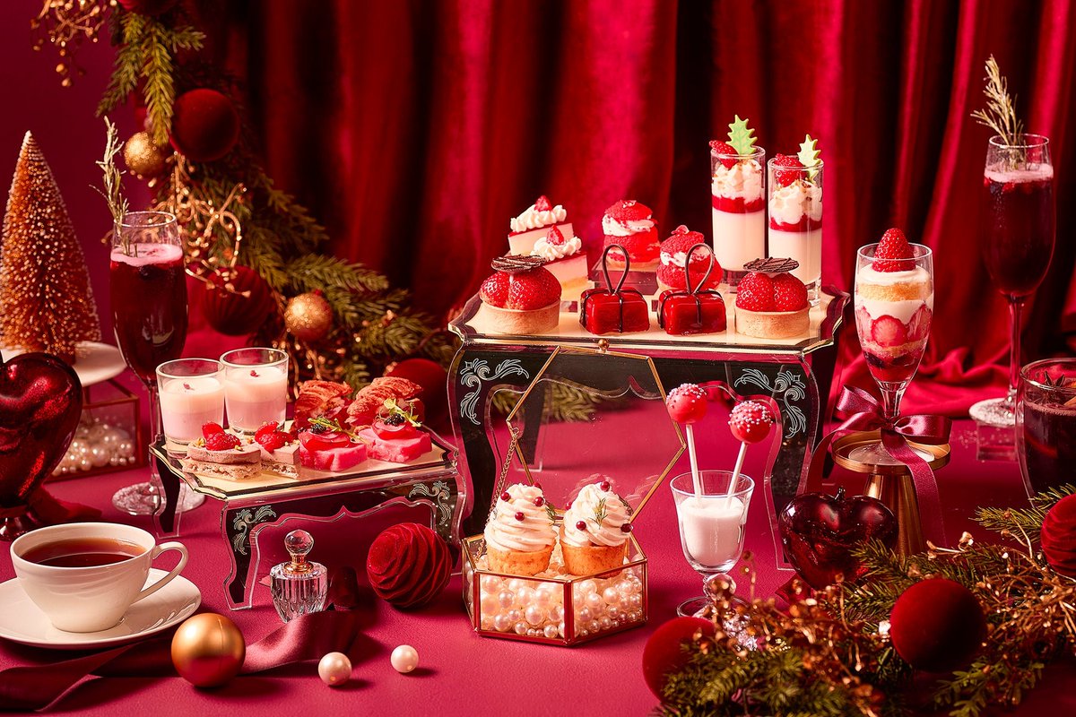 sweets_hotel_'s tweet photo. ♥レッドジュエル クリスマス アフタヌーンティー♥

深紅のジュエリーボックスをイメージした苺づくしのスイーツと旬食材を詰め込んだセイボリースタンド✨
深紅の宝石のように輝く11品のフードラインナップ✨

​📍ザ ストリングス 表参道(表参道駅)
🗓2026/11/3〜12/28
💰￥5,600(税サ込) https://t.co/Xp3PtYOnEC