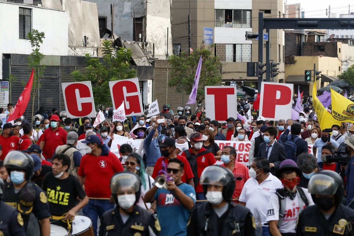 Mataperrea's tweet photo. 🚨#URGENTE | Centrales sindicales del Perú desmienten a Keiko Fujimori y Juan Sheput. No hubo acuerdo unánime en el Consejo Nacional del Trabajo sobre el incremento del salario mínimo. Los sindicatos rechazan el alza a S/ 1.300 porque no cubre la canasta básica familiar. https://t.co/iPnRle7ULj