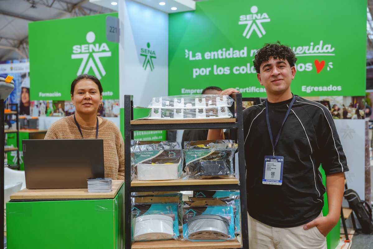 SENAComunica's tweet photo. El SENA está presente en Corferias, Bogotá, acompañando la XXXV Feria Internacional Industrial de Bogotá y ColombiaPlast 2026.

La Entidad participa en una agenda que conecta al talento con la industria, a través de formación, innovación, inteligencia artificial, manufactura aditiva e impresión 3D.