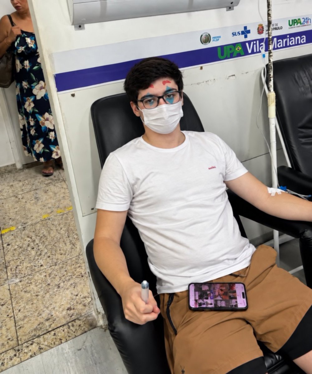 Serafim_zx's tweet photo. Uma hora a conta chega! Desde o início da eleição fazendo live sem parar, dormindo mal, comendo mal. O corpo não é de ferro, fui parar no hospital hoje de tarde.

Orem pela minha recuperação, preciso voltar pra luta 🙏 https://t.co/FjonNRkMYb