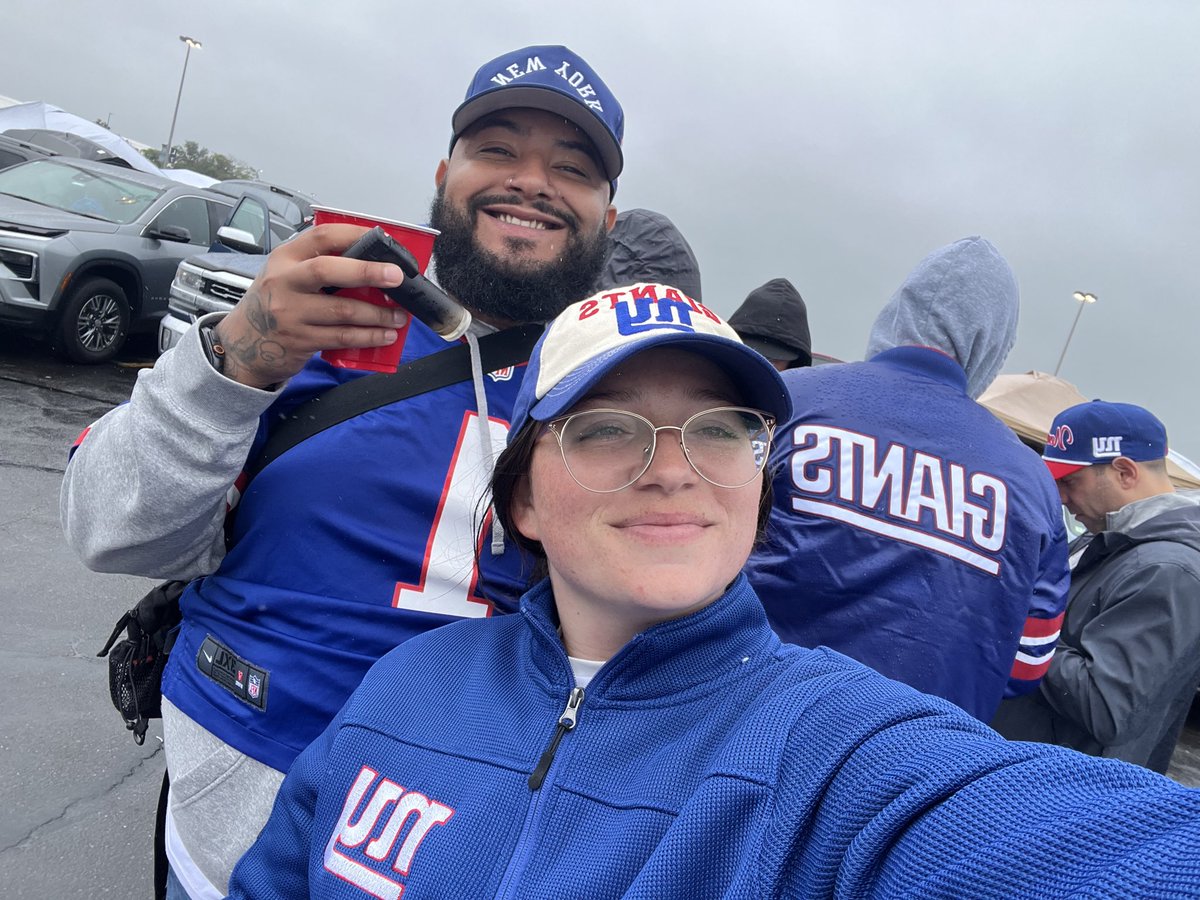 therealjaycolon's tweet photo. Sunday Funday 🏈🌧️ @Giants https://t.co/pgfTuL2O14