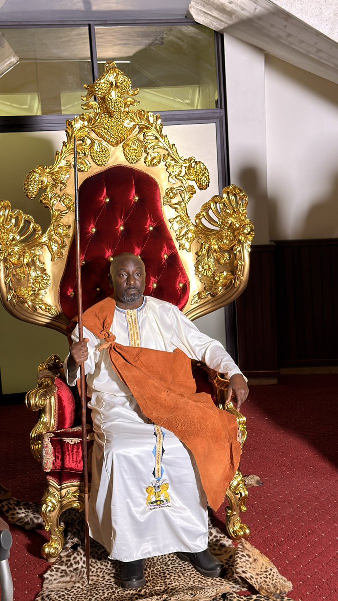 CanaryMugume's tweet photo. It’s all done and complete. Omukama Edward Rukidi Nyabongo I. Mourning is over and Tooro has a king again. https://t.co/UPDmb36Jom