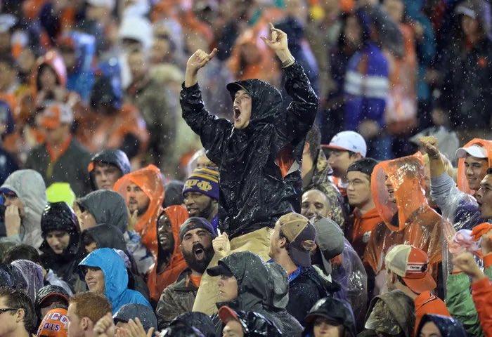 PEAtotheNUT's tweet photo. Rain game as an underdog you say? https://t.co/4WNWWxsxyD