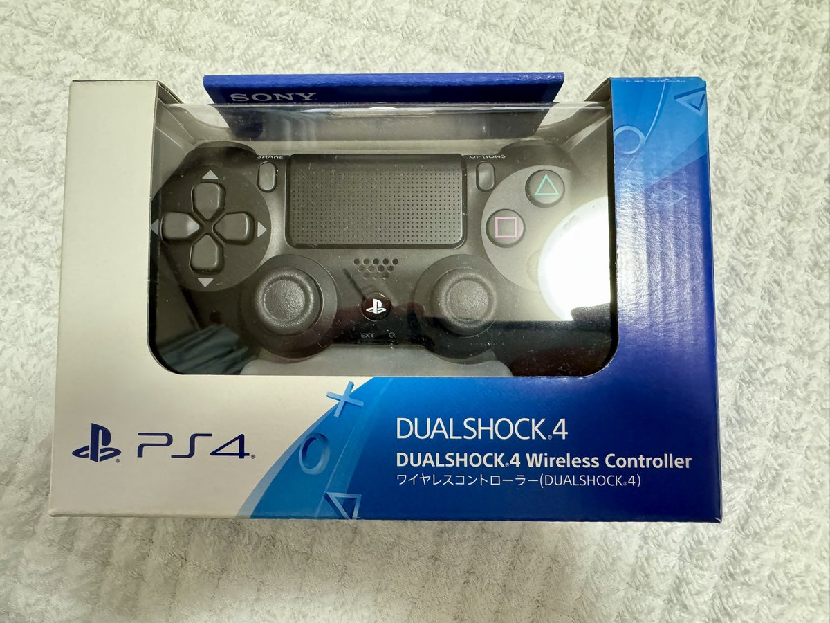 gucci_PBS's tweet photo. ついにこの日が来た…！！

何年も温めていた新品のPS4のコントローラーはこの日のためにあった

皆さん楽しみしょう！
そして大空を取り戻しましょう
#エースコンバット8 https://t.co/yYpB4LYrM6