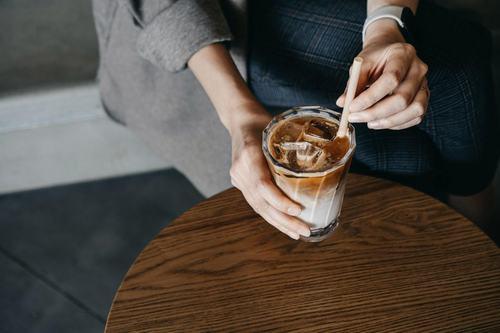 SteveGobel's tweet photo. If you’re thinking about bringing a chilled drink to an interview, recruiters and career coaches have some advice. https://t.co/6neasEcYpI https://t.co/3Q04jiAF3B