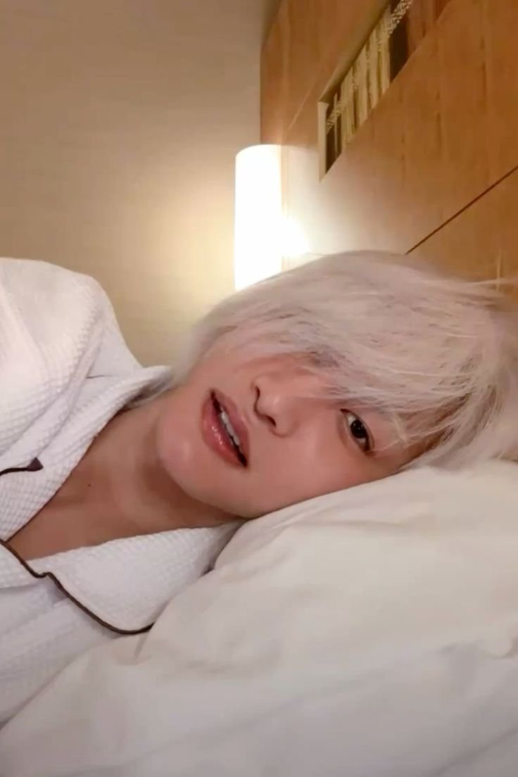 hoeyoungie's tweet photo. goodnight to my beautiful wifehwa 🤍 the rest of y'all,,,gn ig https://t.co/WbzDIsPHFN