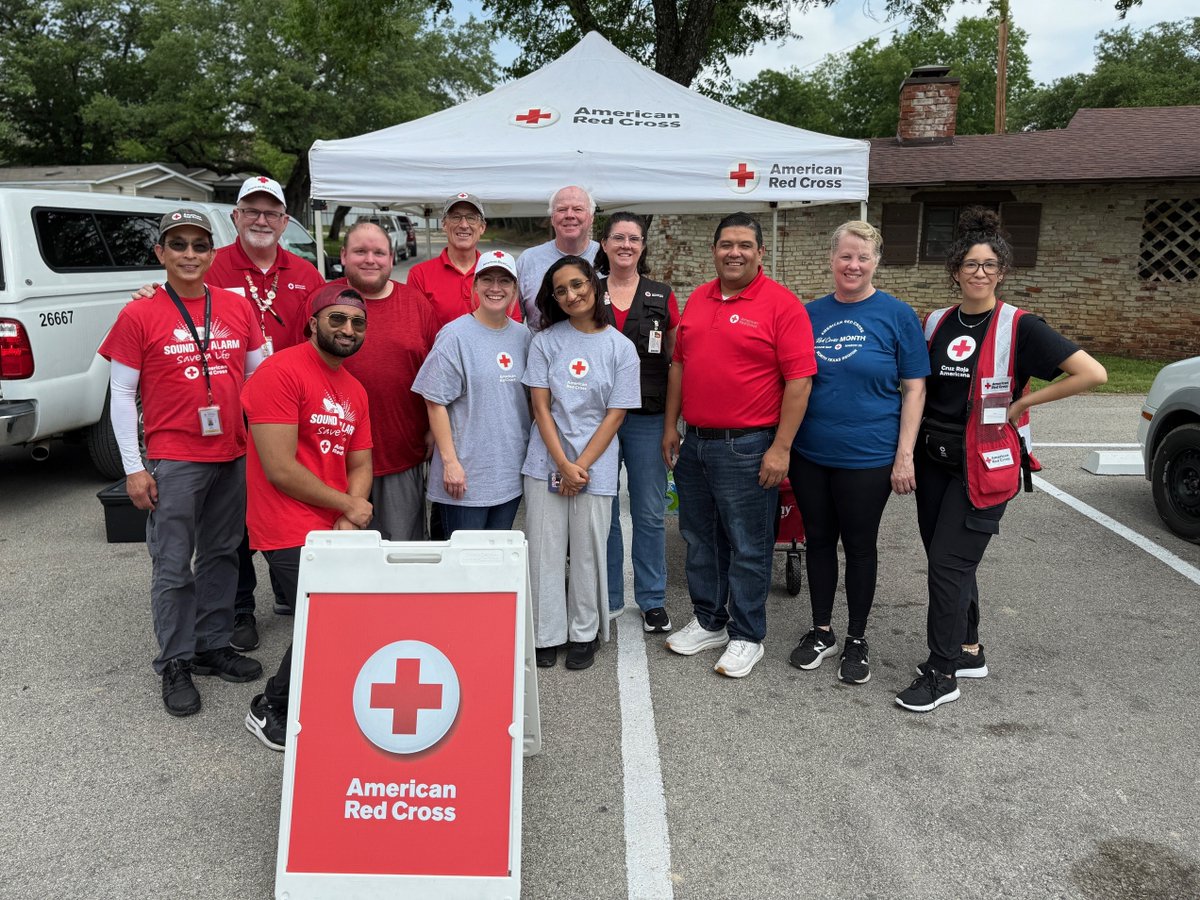 RedCrossNTX's tweet photo. It's National Good Neighbor Day!

We celebrate how anyone can step up and support their neighbors when disaster strikes.❤️ You don't need to be a superhero to help. Just a neighbor with an open heart who is willing to lend a hand when our communities need it most.

Be there for your neighbors and your community by volunteering with the Red Cross! Visit https://t.co/OmSU2DVIAP to sign up today!