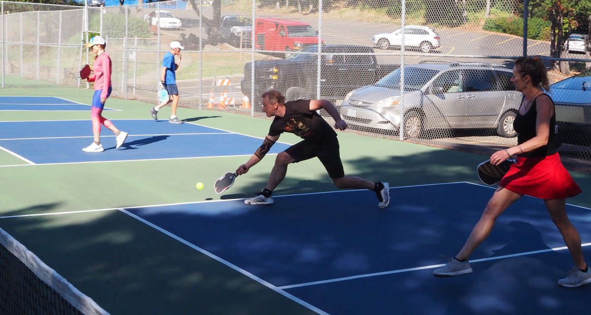RickStrahl's tweet photo. Current Status: Vacation seems like a lot of work. 😀

Sylvia and me in Newport OR playing every morning we've been here... https://t.co/rUT2xWxR2x