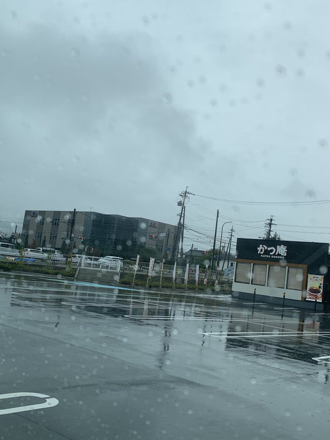 HoshutoShinshyu's tweet photo. 保守党チーム信州　中信
松本市鎌田交差点7時からの旗見せは雨の為、中止します https://t.co/pz8AK0xSqQ