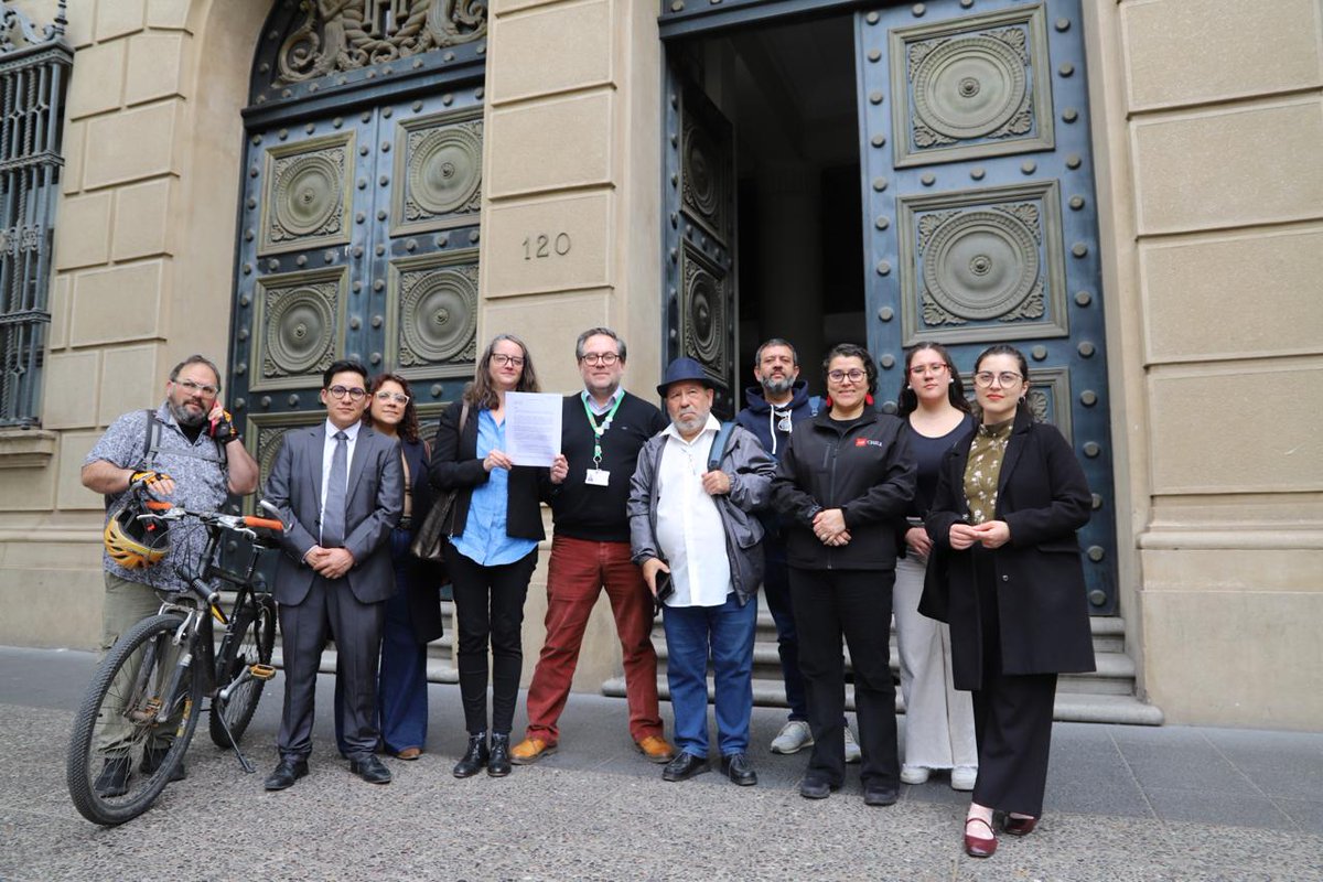 RondaChile's tweet photo. Hoy junto a 46 organizaciones de la sociedad civil hicimos entrega de una carta dirigida al Ministro de Hacienda, Jorge Quiroz, en la que manifestamos nuestra preocupación por los posibles recortes a áreas sociales en la #LeydePresupuestos 2027 📝https://t.co/96WvtWIjuG https://t.co/oHizdJGAwi