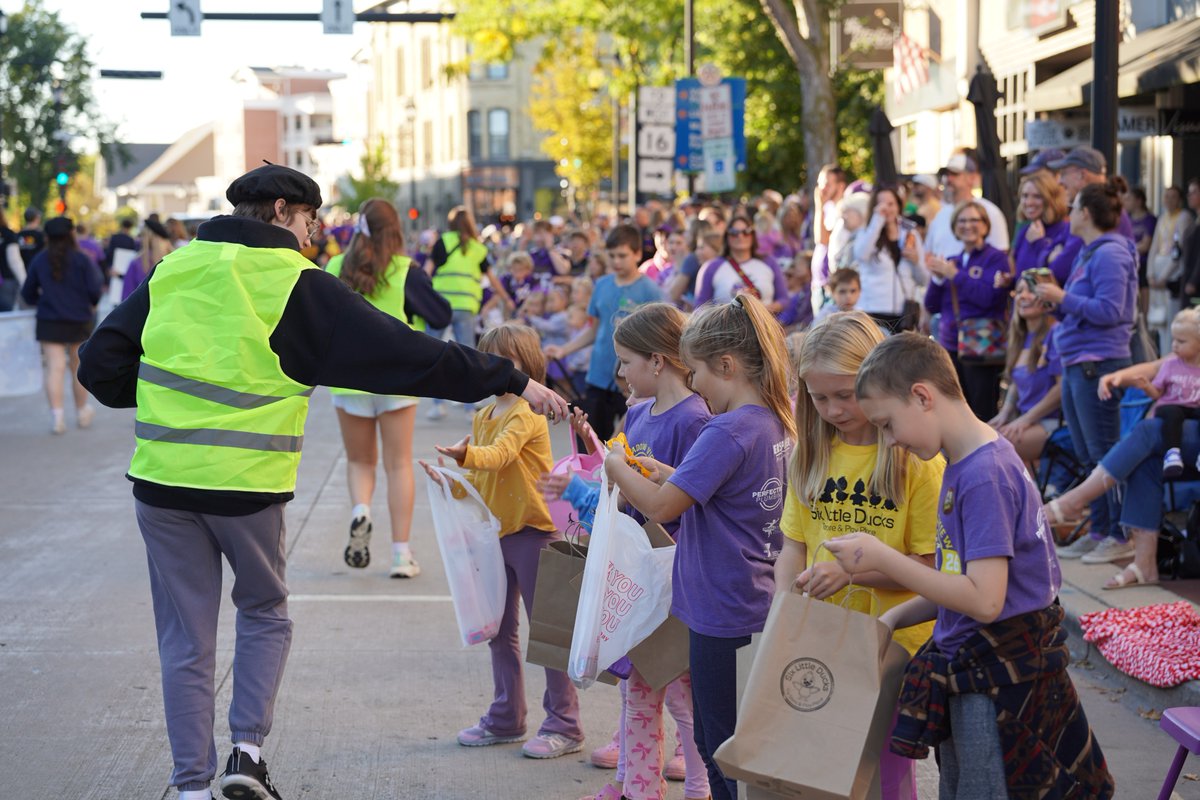 oconschools's tweet photo. From City Lights to Ocon Nights, #Oconomowoc showed up with incredible #OconPride for the #Homecoming Parade! The turnout & community pride was electric! Every school & organization put so much time & effort into making floats that were full of Ocon spirit! #OconPride #OconDriven https://t.co/bVy2DVXBxi