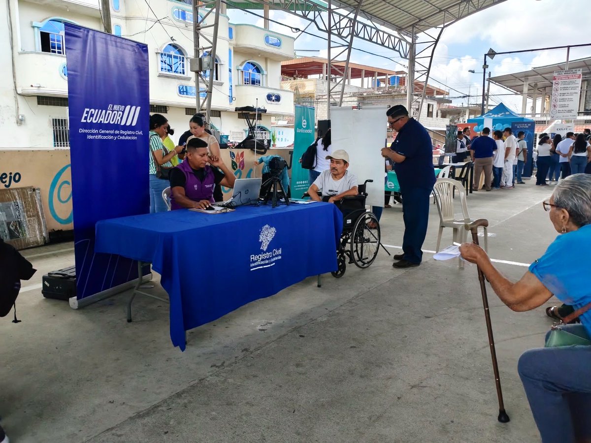 RCivil_Zona7's tweet photo. 📍Las #BrigadasMóviles de cedulación llegaron a la ciudadela Miraflores, cantón Pasaje, provincia de #ElOro, para acercar los servicios del Registro Civil directamente a la ciudadanía. 🗺️✨

Aseguramos tu derecho a la identidad. 💪

#LaCédulaEnTuBarrio https://t.co/gun7A3ld6i