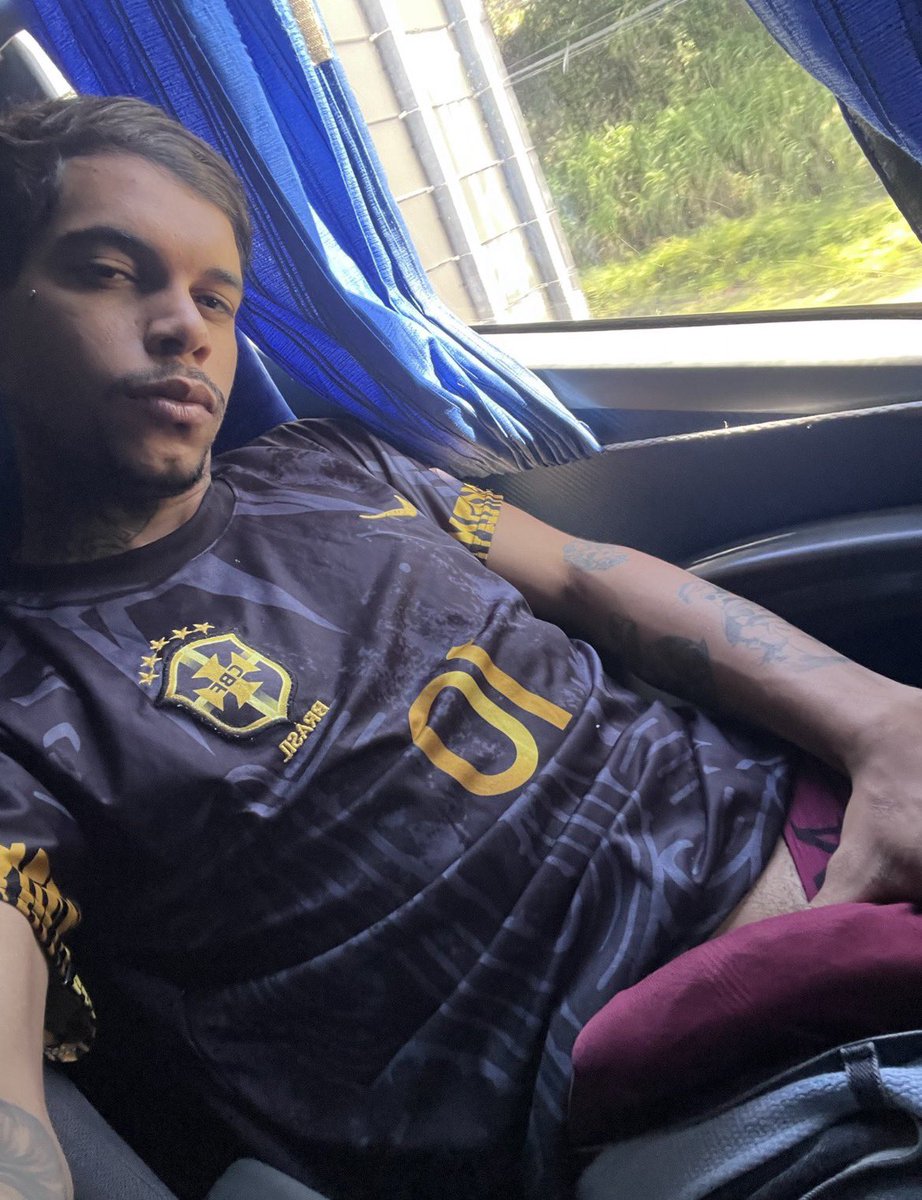 Novinhobiflex's tweet photo. Viaje largo en autobús, tuve que resolverlo en el asiento de atrás. El riesgo de que me atrapen lo hace mucho mejor. 🚌🔥_🎥👇🏾

https://t.co/e81i67bTQT https://t.co/F4lQ3Au4S3