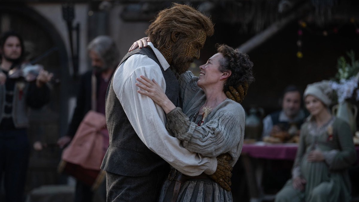 jeffconway's tweet photo. WICKER is delightful! A wildly entertaining and sharp comedy with thought-provoking layers of drama &amp; heart. 🤎 @wickermovie @blackbearpics 

Olivia Colman is mesmerizing! Alexander Skarsgård is superb! Elizabeth Debicki is sublime! Peter Dinklage is a joy! https://t.co/HNdNgmOwMC