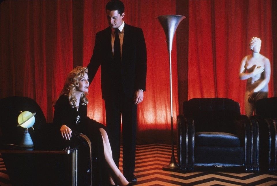FIREWLKWITH's tweet photo. god the visuals in twin peaks fucking rock https://t.co/duLZEIlHxL