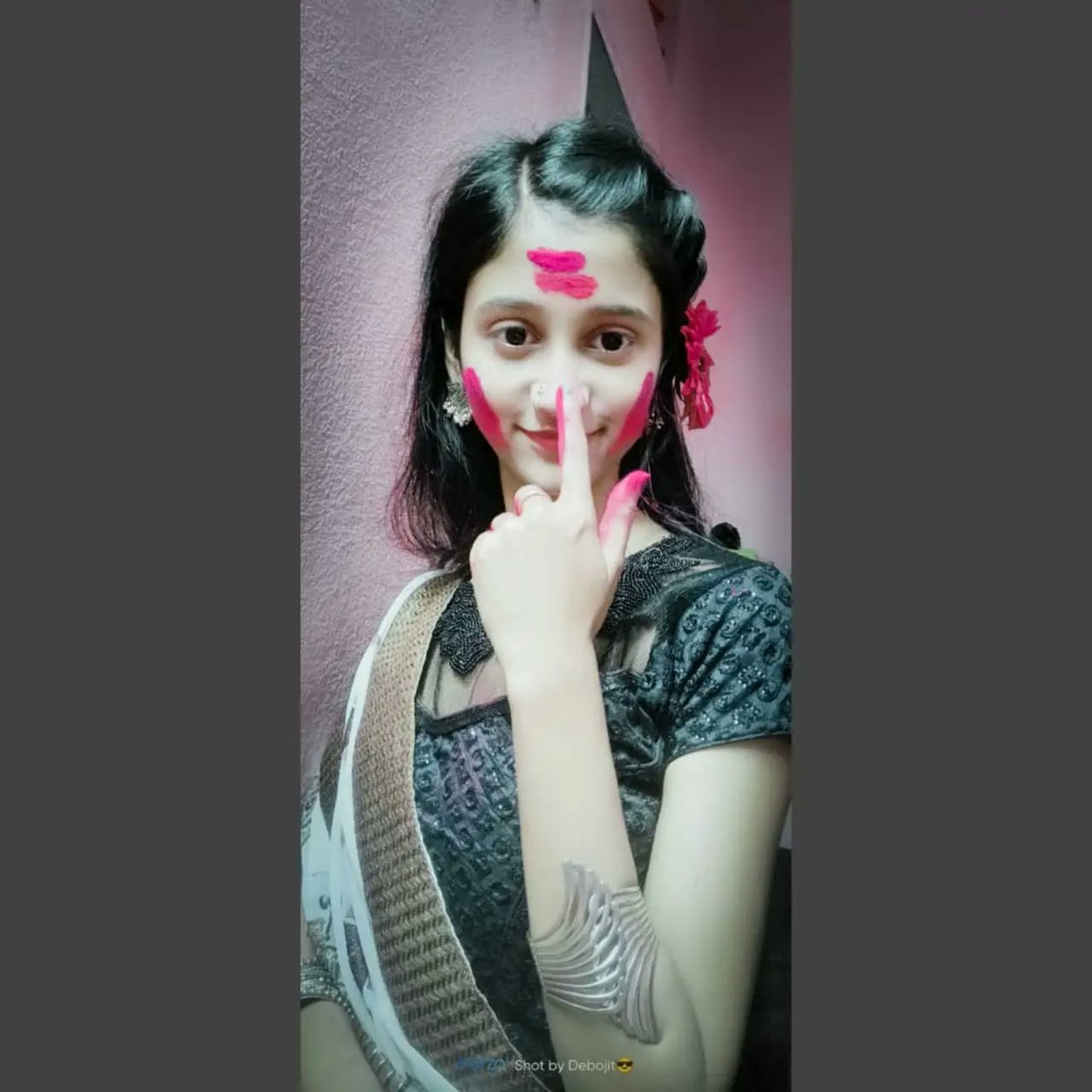 RoseannaAdaf's tweet photo. Spring has returned, bringing a playful splash of colors to the heart. With colored powder and water, what shades have you mixed? You’ve filled my heart with the magic of colors. Happy Holi! https://t.co/JnX485qRHk