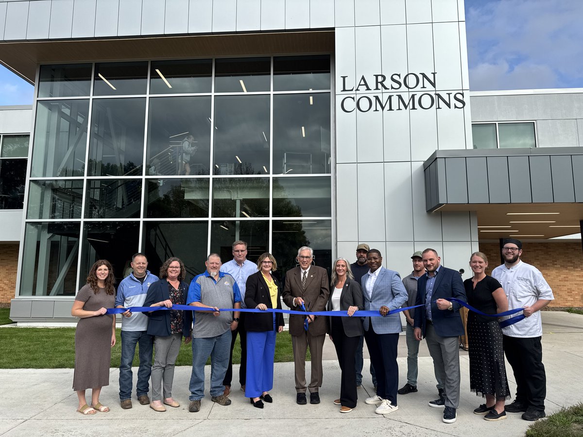 SDState's tweet photo. Larson Commons has a fresh new look. ✨ #SDState celebrated the ribbon cutting for the newly renovated space, featuring multiple kitchens, a fresh menu and more ways for students to gather, connect and feel at home. 🍽️🐰@sdstatedining https://t.co/csA2ztvbbk