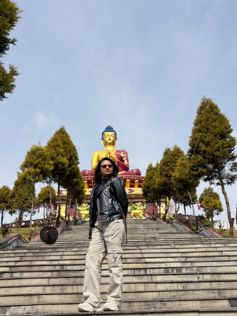 CatherinJa802d's tweet photo. Nature in the background, power in the foreground. I’m not just traveling—I’m transforming. https://t.co/ShmBR0CSVF