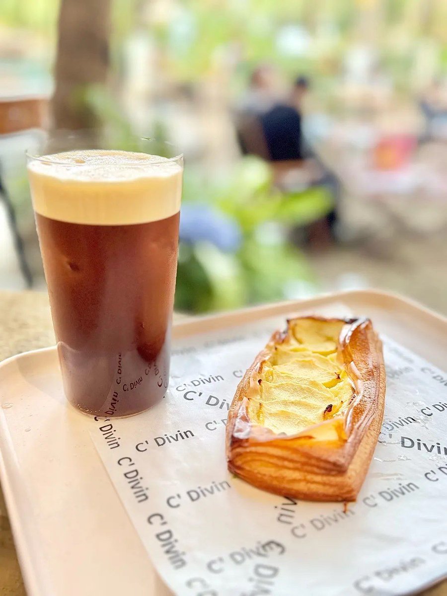 hanomanora's tweet photo. This is about my favorite coffee shop, where I met Jia, the friendly shop keeper, on a busy day with a little noisy crowd and the owner’s hot tip. https://t.co/P6KWuuTHiY