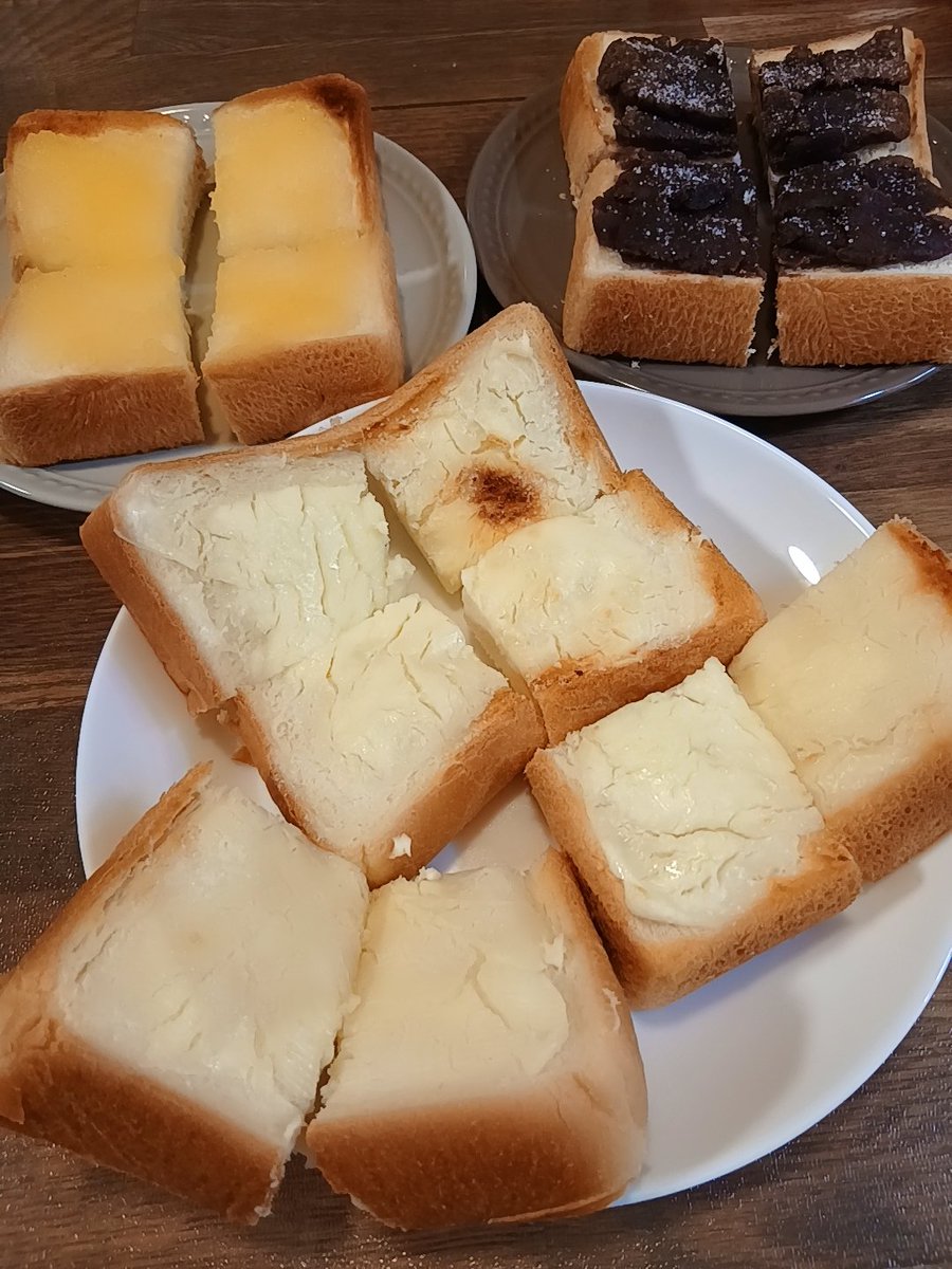 yott_chan's tweet photo. マグロ、野菜炒め、弁当、節約時短パン(  ⊃👛⊂ )ｷﾞｭ
今日はけっこうな☔。あれから畑はずっと引かず溜まる一方。溢れちゃうよ😵少しの雨でも冠水しそうで危ないから送迎🚗雨勘弁💦
 #おうちごはん  #お弁当 https://t.co/uJIVphC7h5
