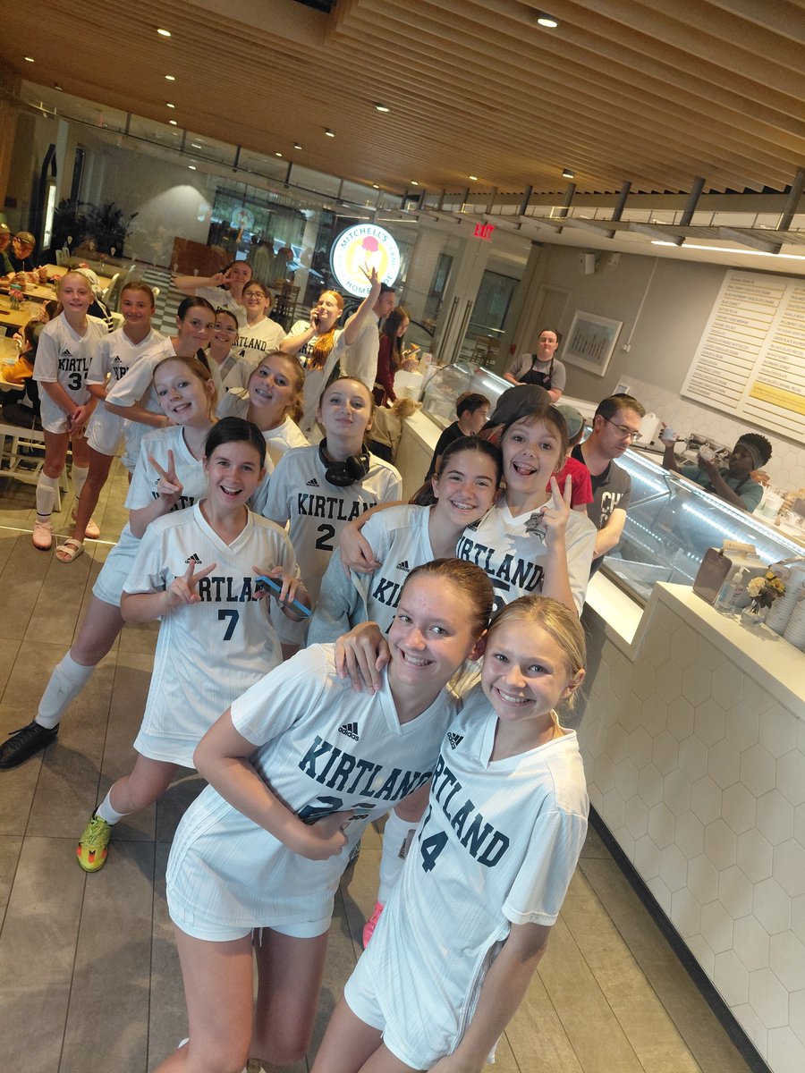CoachBobLasecki's tweet photo. Its always a win when we play Beachwood. The Mitchell's Ice Cream tradition continues! @MitchellsCleve #hornetpride https://t.co/gIOQOngNP0