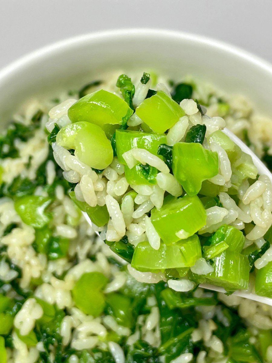 KarimaMeerdink's tweet photo. Quick weekday win: homemade veggie fried rice with leftover rice and a dash of soy sauce  Super tasty and ready in 15 mins!， https://t.co/9P0qZoUkgt