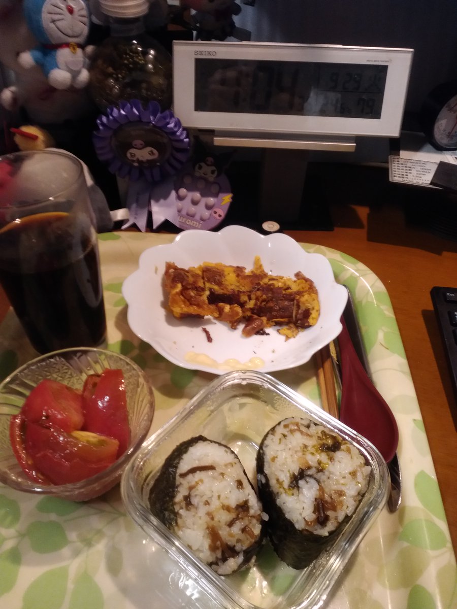 david_jp65's tweet photo. おはよー💗

きたのちょっと遅くて６時ｗ
二度寝したら５時１５分で草
よく寝てるｗ

ご飯できたたらいただきま～す🥢
巻たまご🍳
おむすび🍙
トマト🍅 https://t.co/m2CfQOGJn2