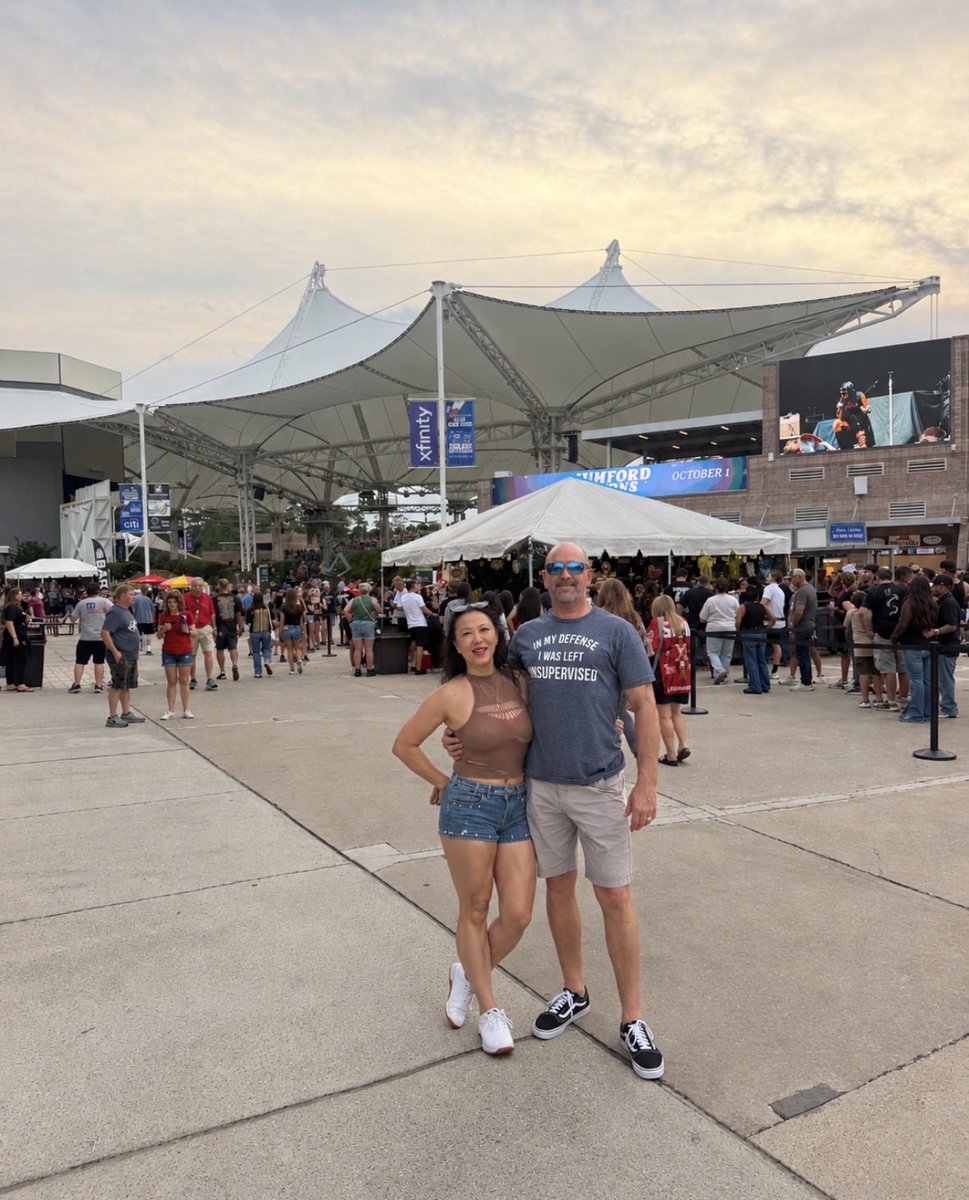 MikeFlowZZ's tweet photo. Me and @Aymii77 at the pavilion yesterday for the FFDP concert what a great show https://t.co/C9LaIuIH6z