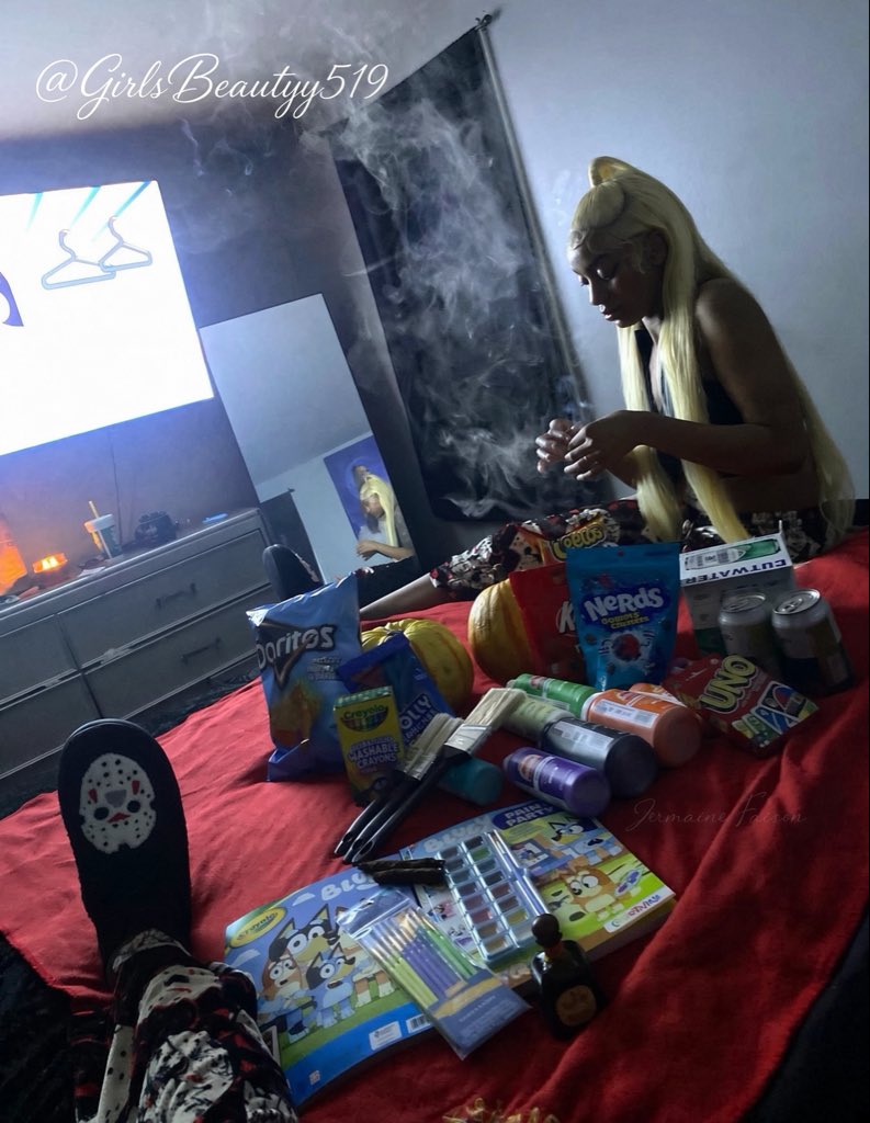 GirlsBeautyy519's tweet photo. i love vibes like thissssss 😫💨🥂🃏🖍️ https://t.co/49T1oVnbCb