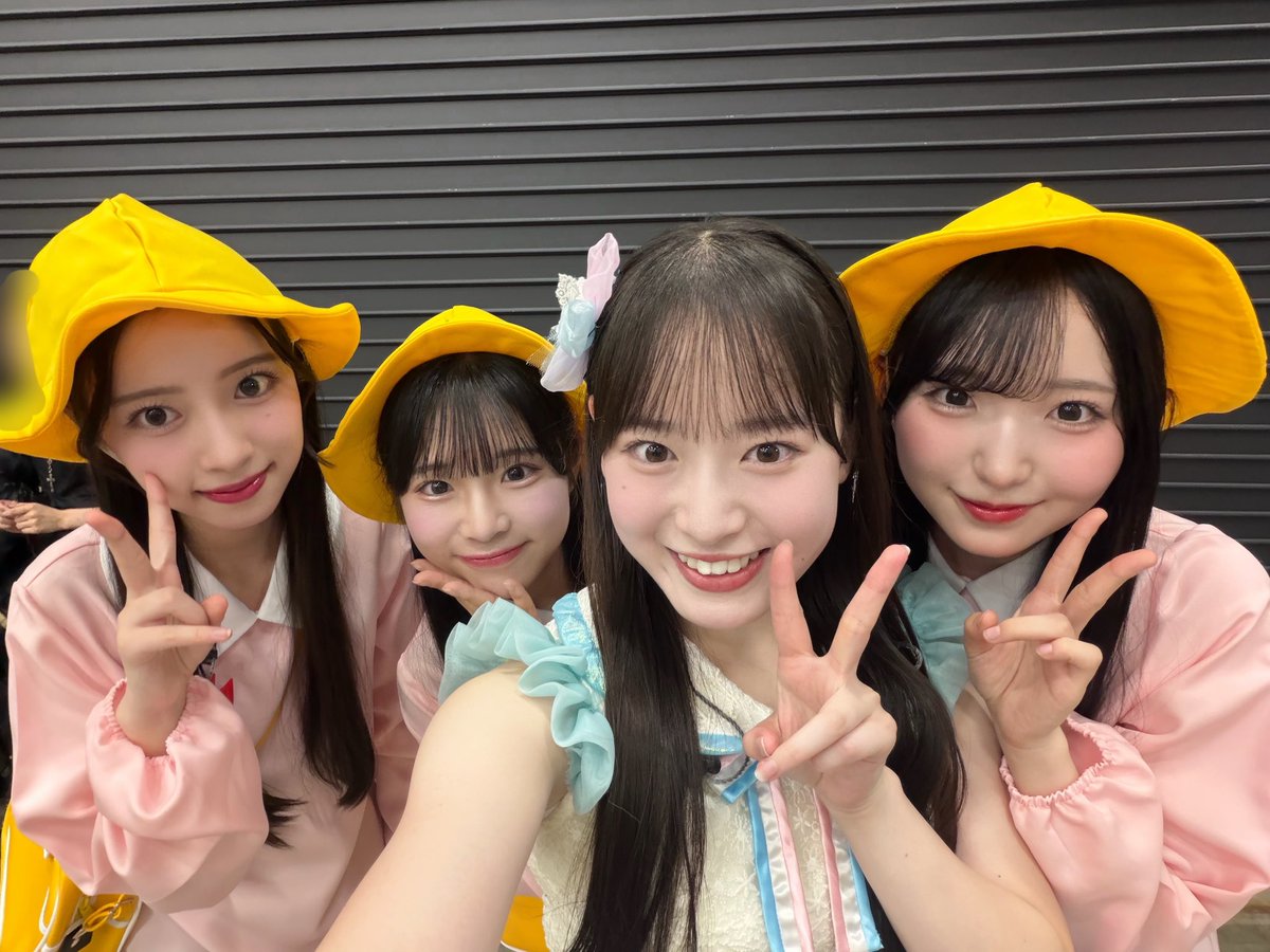 Saki_kondo0223's tweet photo. おはさき！こさき！
ベイビーたちに挟まれちゃった！！👶🍼
かわいいすぎた♡♡ https://t.co/MdGOz8eKJs