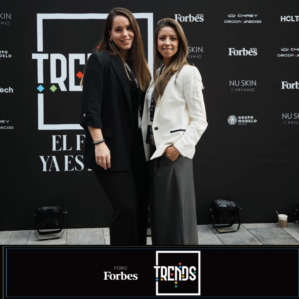 Ka_Fire's tweet photo. Feliz cumpleaños a mi sis del alma. Uno de los mejores regalos que me trajo este negocio: @steph. heinemann https://t.co/K3VRYMDksC