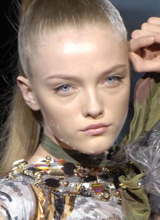pure4ngel's tweet photo. Vlada Roslyakova @ Dolce &amp; Gabbana Spring/Summer 2007 https://t.co/uNQcrlGeRc