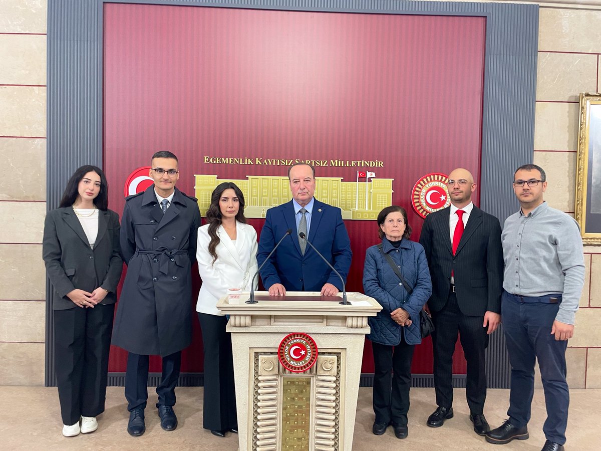 _hazellyy's tweet photo. Sayın vekilimiz @cevdetakaychp düzenlediği basın toplantısında @FonMagdurlari01 platformu olarak söz aldık ve mağdurların süreçteki taleplerini dile getirdik.Çözüme katkısı olacağına inanıyoruz. Kendilerine bize bu imkanı sağladığı için teşekkür ederiz. 
#fonmağdurları #tly #dfi https://t.co/0kpY9igEiK