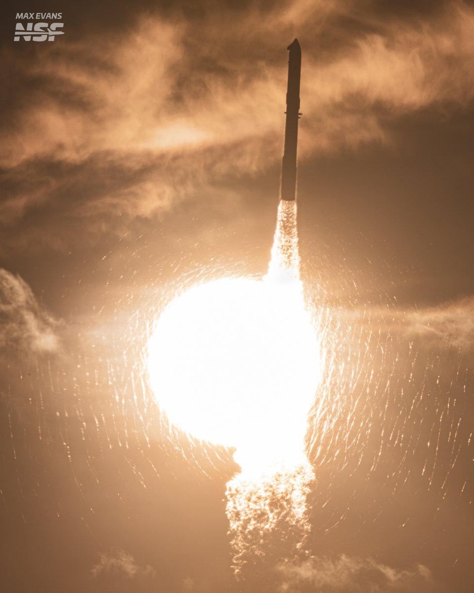 moefuzzz's tweet photo. Look Closely at MaxQ's image, We humans aren't used to being able to visualize the immense sound pressure levels of Starship's 33 Raptor Engines generating such Extreme Energies / Sound Waves that even the Light (Waves) emanating from the Sun are affected by Starship's song. -Here, even Sunlight is "bent" as it passes through Starship’s intense 'Sound Wake'.. https://t.co/AYe2TeHTMK
