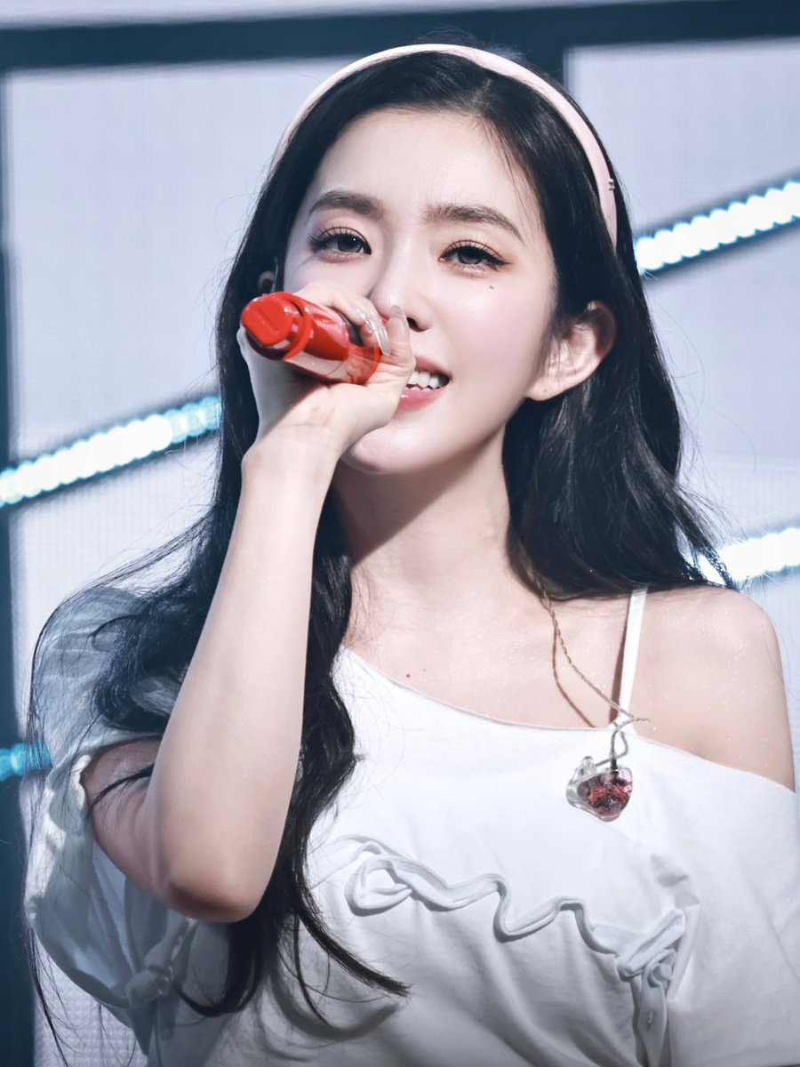 RV_temuoppa's tweet photo. #RedVelvet_Irene @RVsmtownおはよう😃ぺジュ姉。今日がペジュ姉さんにとって良い一日となります様に https://t.co/CuXvPENDzJ