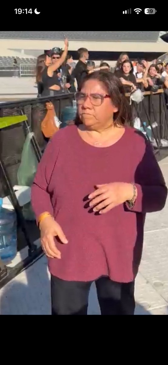 esposxfer's tweet photo. está es la cara de la vieja de mierda y la pelotudita de la hija https://t.co/HGvMgx4kwW