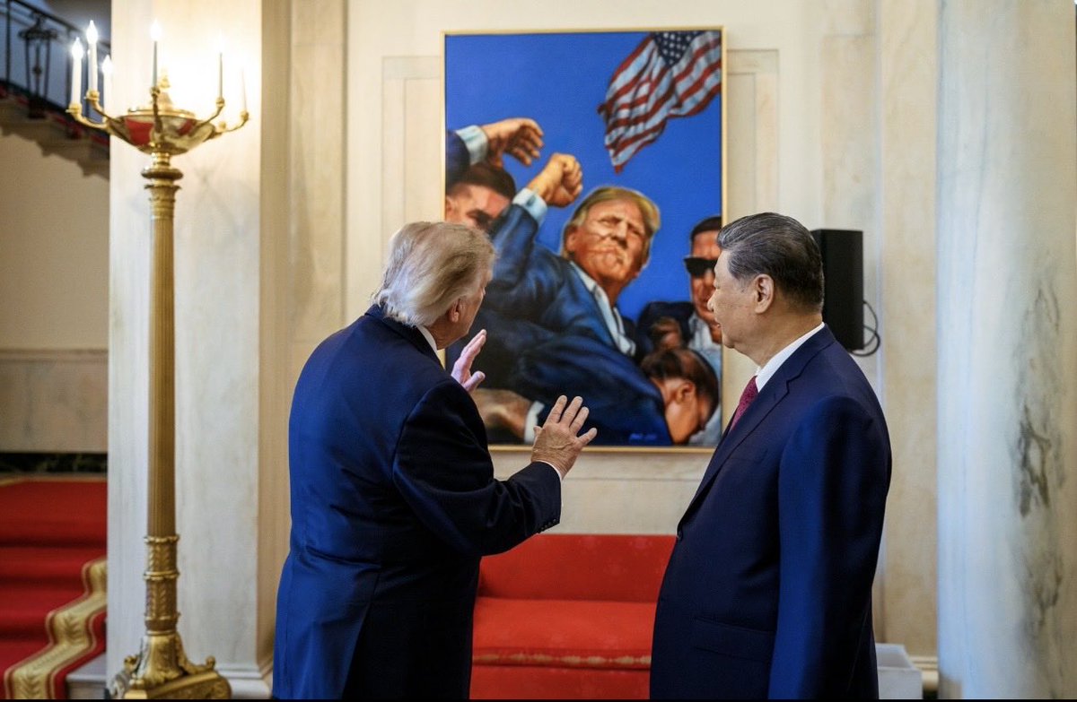 marlene4719's tweet photo. Peter Navarro on Canada:
“The worst part now is they’re getting in bed with China trying to play China against us.  They like to beat up on Donald Trump.  I think politically that works and the only people who get hurt by it are the Canadian people.”

 Hey Peter it wasn’t Canada the rolled out the carpet for the communist dictator Xi Jinping and flew his flags.