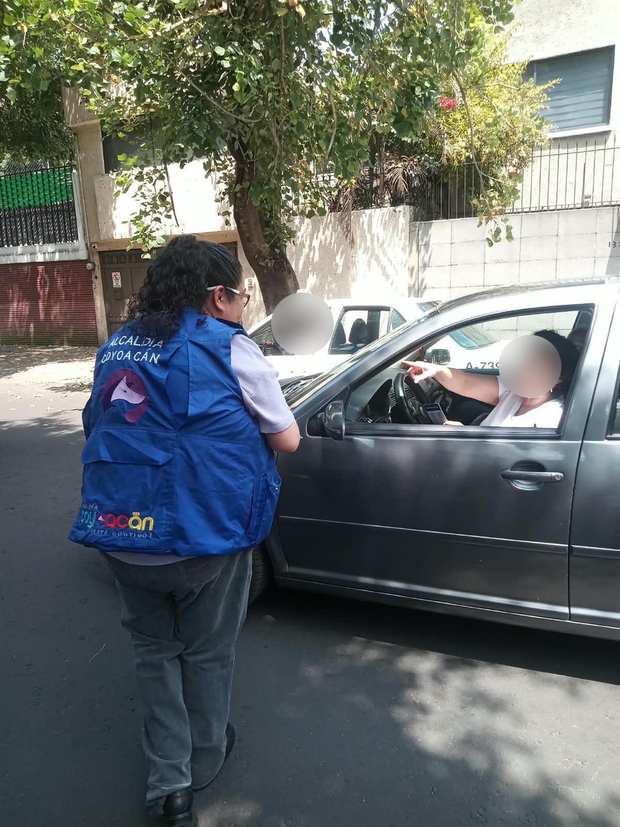Alcaldia_Coy's tweet photo. 🏠🔐 ¡Seguimos recorriendo #Coyoacán!

En la Col. Educación realizamos un recorrido #CasaXCasa  para acercar información sobre números de seguridad, violencia, extorsión y medidas preventivas.  

Con #EscudoCoyoacán y la @SSC_CDMX reforzamos la prevención en nuestras colonias. 👮🏻‍♂️ https://t.co/5elX50qGfd