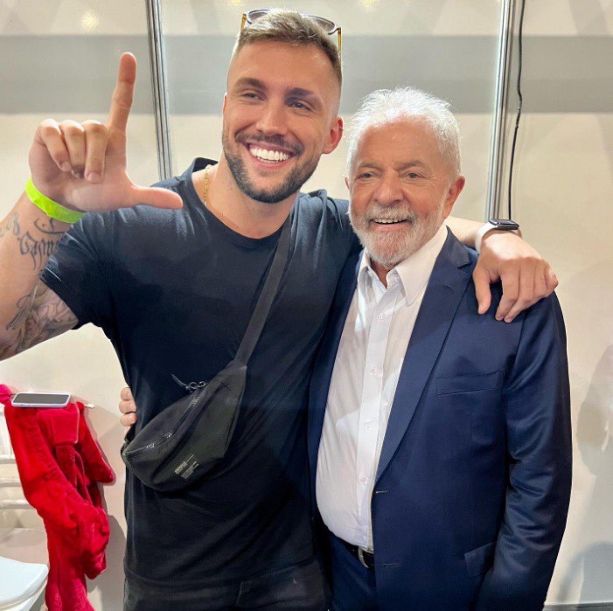 snowsxcx's tweet photo. Arthur Picoli é o melhor ex-BBB e eu posso provar. #LulaReeleito https://t.co/tmK5dgh5hQ