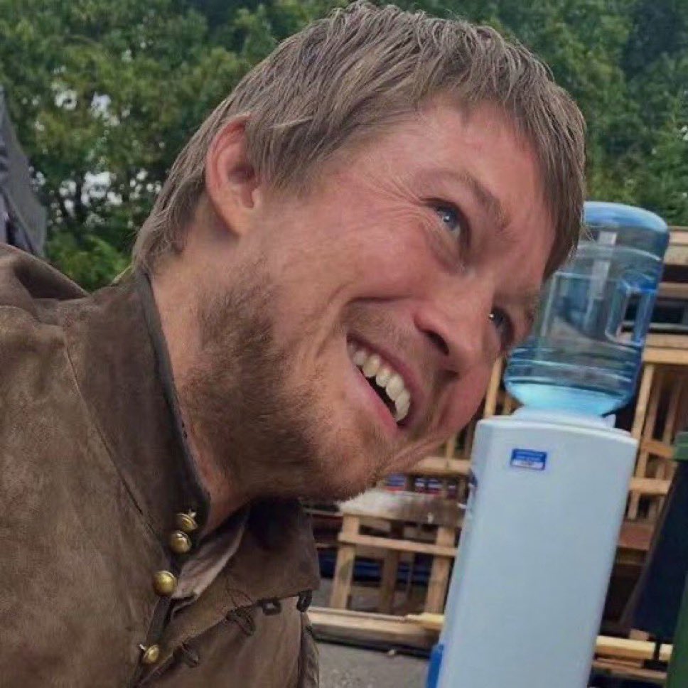 Dcubassett's tweet photo. @imisstheoldways @sIfshmine Calling Joshua Bassett ugly when you stan Joe Alwyn you probably think this is peak beauty https://t.co/6FUheE6tRf
